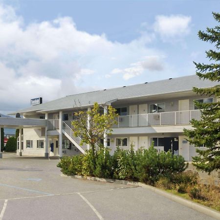 Travelodge By Wyndham Salmon Arm Bc Exterior foto