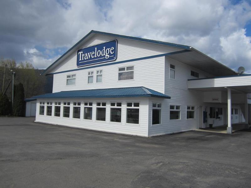 Travelodge By Wyndham Salmon Arm Bc Exterior foto